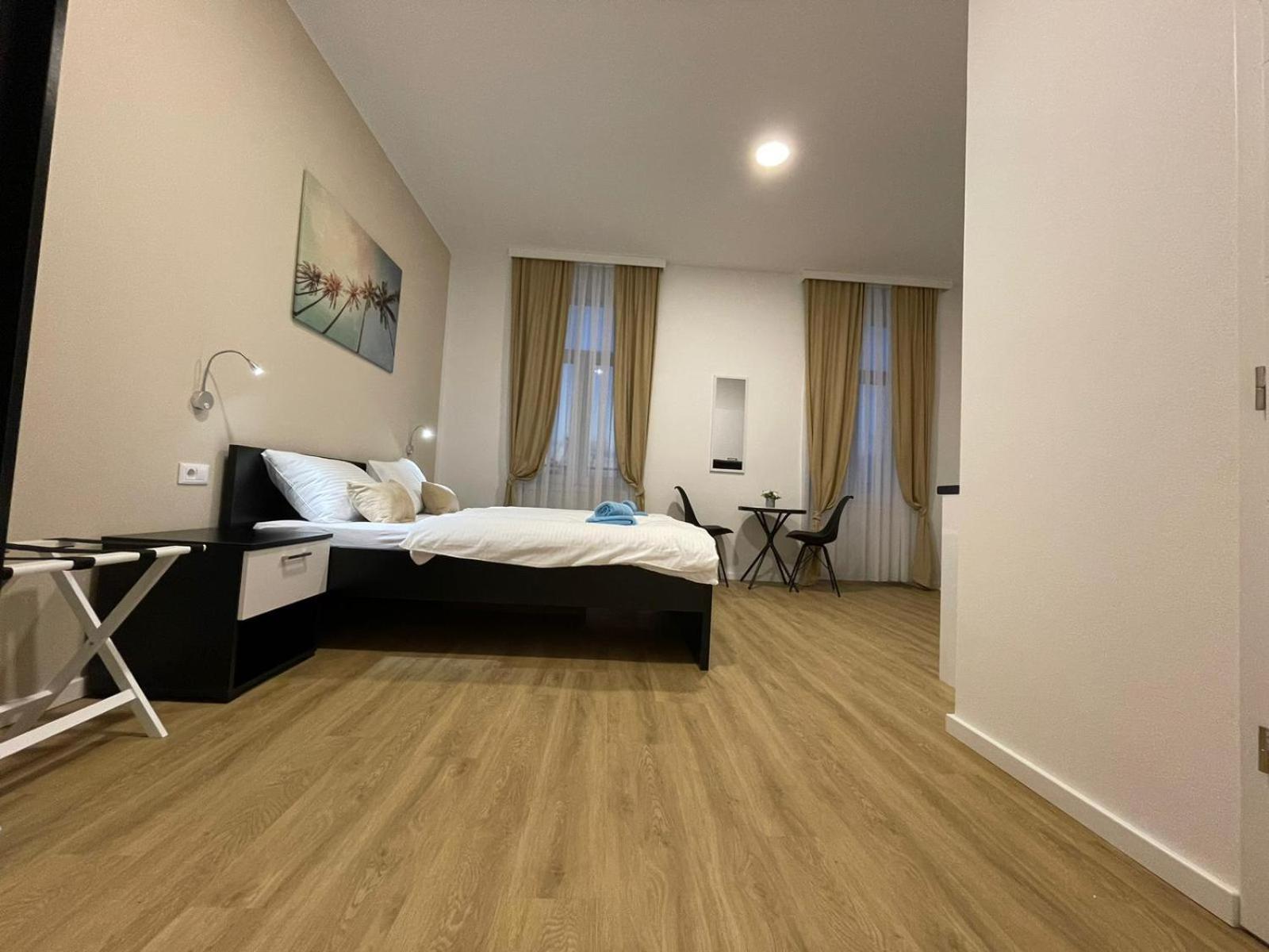 PUY Admiral'S Residence מראה חיצוני תמונה